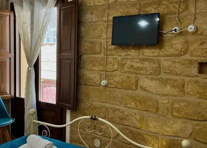 Guest house Via Neve-historical Centre 3*