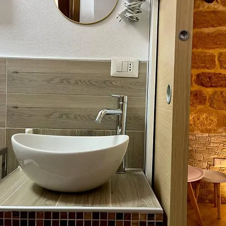 Via Neve-historical Centre