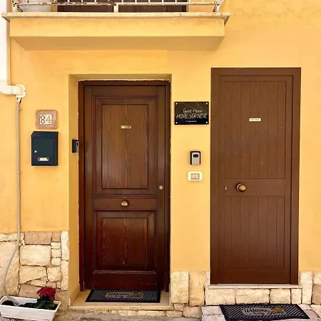 Via Neve-historical Centre בית הארחה