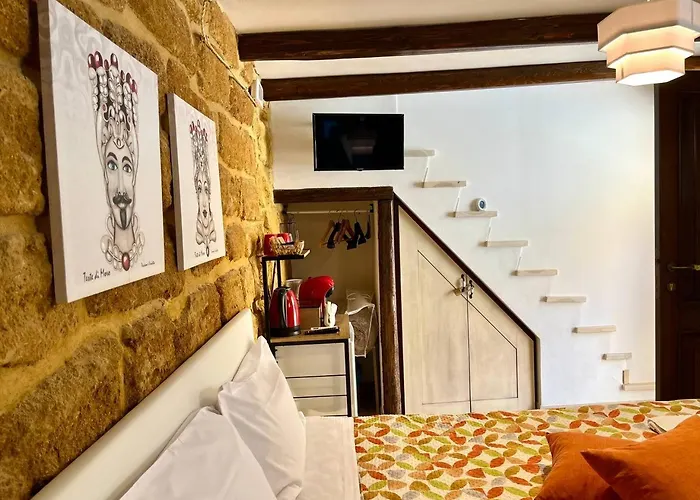 Via Neve-historical Centre